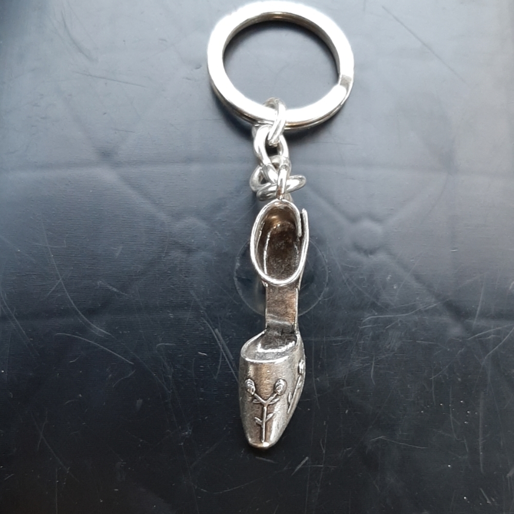 Never used,Kenneth Cole keychain
